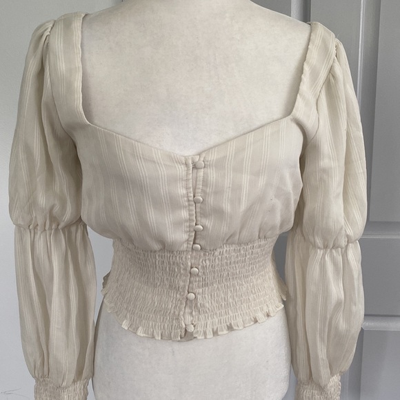 Adorable off white long sleeve blouse - Picture 3 of 5